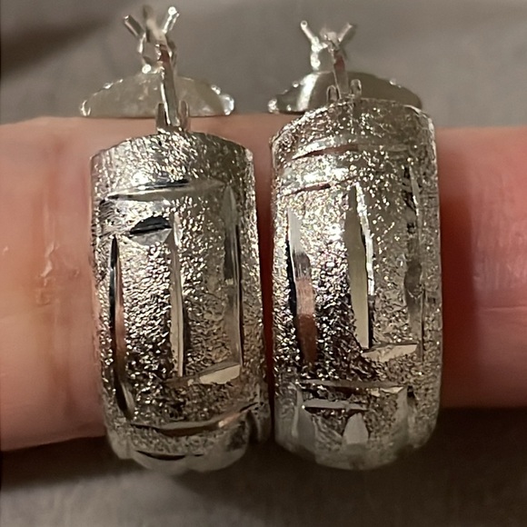 925 Sterling Silver textured Hoop Earrings - Picture 3 of 6